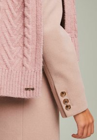 Lipsy COSY CABLE - Sál - pink