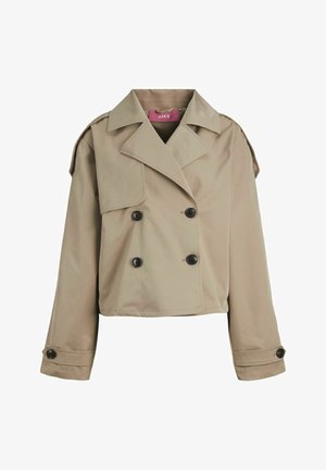 Trench coat bege cropped com um design de duplo peito, grandes lapelas, botões pretos e epaulettes nos ombros. Textura suave e lisa.
