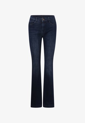 Jeans évasés en denim bleu foncé avec un design classique à cinq poches, présentant des décolorations subtiles, une fermeture à bouton à l'avant et des passants de ceinture.
