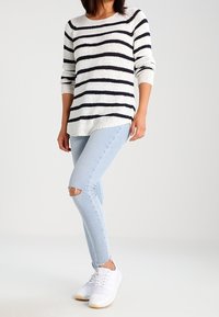 ONLY Petite Stickad tröja - light grey