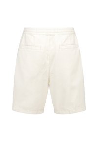 Pantalones cortos de algodón beige con cintura elástica, dos bolsillos traseros y corte recto. La tela presenta una textura suave y un diseño minimalista.