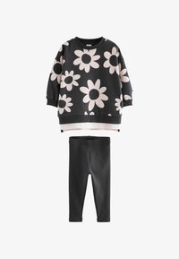 Unselected, black white flowers