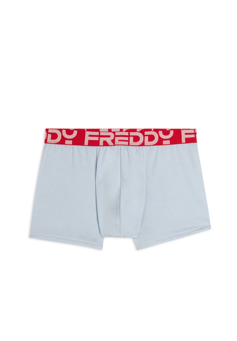 Boxer azzurri con una fascia elastica rossa in vita con la scritta "FREDDY" in bianco. Caratterizzati da una tasca frontale per supporto e comfort.