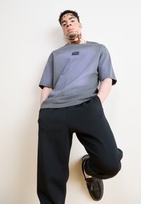 Jordan JORDAN FLIGHT ESSENTIALS 85 - T-shirts basic - iron grey