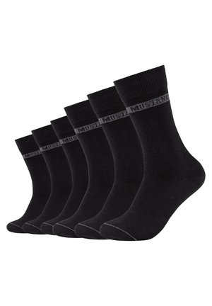 Schwarze Baumwollsocken mit einem gerippten Bund und einem grauen Logo-Band. Sechs Paare ausgestellt, mit einer glatten Textur und standardmäßiger Knöchelhöhe.