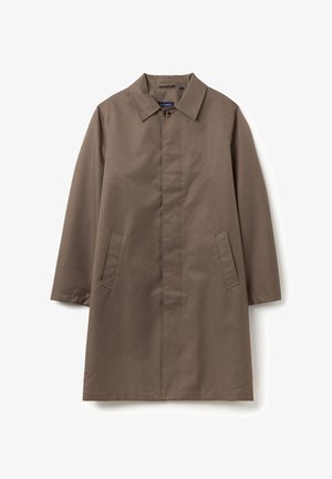 Cappotto marrone di media lunghezza con collo a revers, chiusura a bottoni e due tasche laterali. Realizzato in tessuto liscio e resistente.