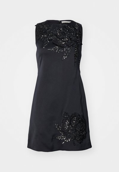 Αμάνικο μαύρο φόρεμα με λουλουδάτους στρας διακοσμητικούς στοιχείων στους ώμους και το στρίφωμα, που διαθέτει λεία υφή και εφαρμοστή γραμμή.