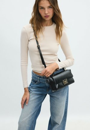 Stradivarius, CROSSBODY BAG WITH FLAP CLOSURE - Sac à main - black