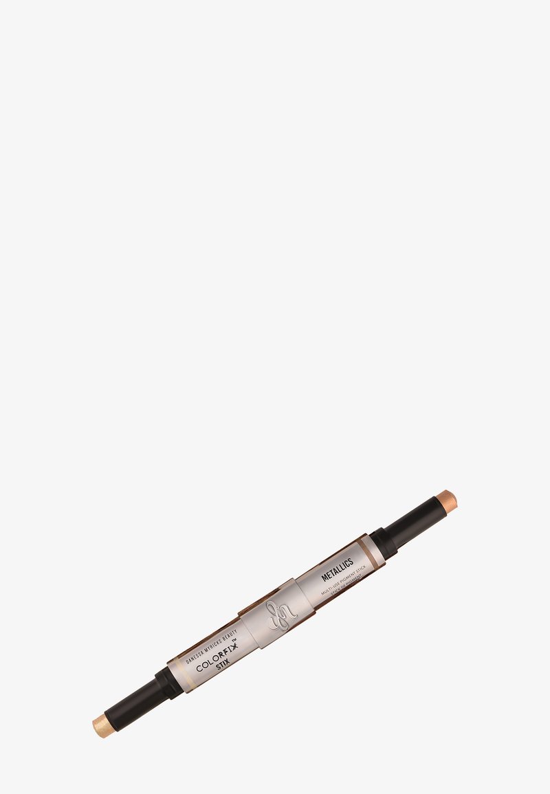 Dwustronny metalowy patyk w odcieniu różowego złota. Smukłe metaliczne srebrne etui, czarne nakrętki na obu końcach oraz wyraźne etykietowanie. Kompaktowy design.