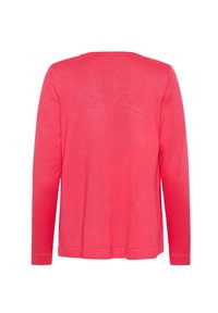 Heldere koraalkleurige trui met lange mouwen, gezien van de achterkant, met een eenvoudige ronde halslijn en een rechte zoom.
