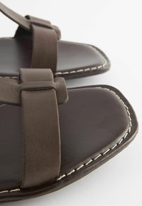 Next FOREVER COMFORT REGULAR WIDE FIT - Riemensandalette - chocolate brown