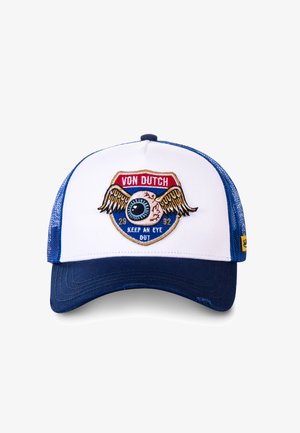 Casquette de baseball blanche avec des côtés en mesh bleu, ornée d'un patch circulaire brodé montrant un œil et des ailes, avec le texte "VON DUTCH" et des accents.