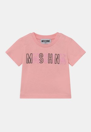 Roze baby-T-shirt met Moschino-logo, voorzien van zwarte en roze letters en teddyberenafbeeldingen op de borst.