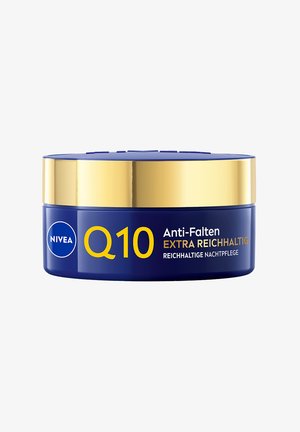 Nivea Q10 Anti-Falten Nachtcreme in einem blauen Tiegel mit goldenem Deckel, beschriftet mit "Extra Reichhaltig" für extra reichhaltige Pflege.