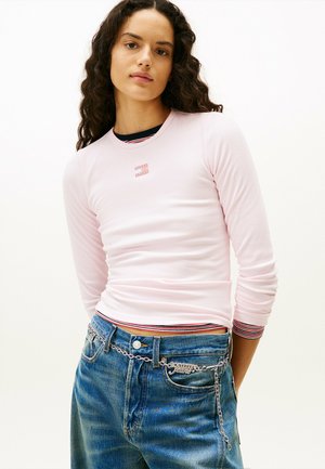 SLIM LS BADGE TEE EXT - Camiseta de manga larga - light pink
