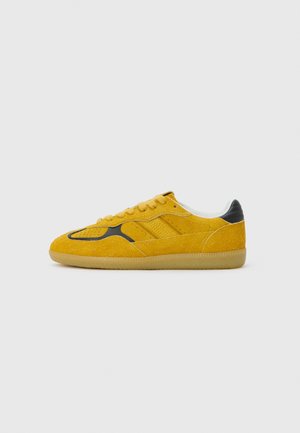 TB 490  - Sneakers laag - fuzzy yellow