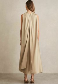 Reiss REGULAR FIT - MICHELLE TUCK-DETAIL MIDI - Proginė apranga - champagne neutral