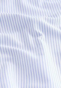 Next REGULAR FIT - Košeľa - white blue