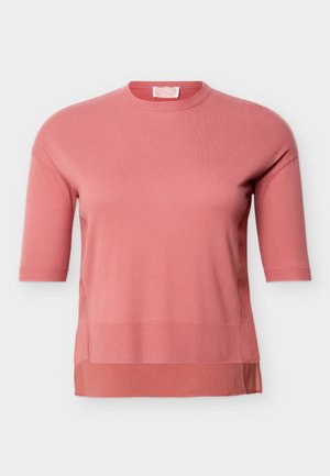 Rosa kortermet strikket topp med rund hals og ribbet kant, med et lagdelt utseende takket være et lengre stoffstykke under.