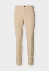 Pantalon beige ajusté avec passants de ceinture, bouton frontal et fermeture éclair, présenté sur un fond blanc uni.