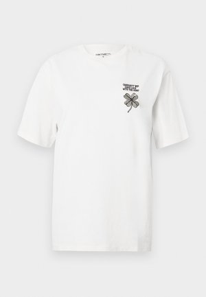 Weißes Baumwoll-T-Shirt mit kurzen Ärmeln, einem runden Halsausschnitt und einem schwarzen gestickten Kleeblatt mit Text auf der linken Brustseite.