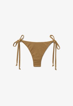 Braun strukturierter Bikini-Slip mit seitlichen Bändern und kleinen goldenen Perlenakzenten auf weißem Hintergrund.