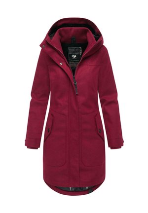 Długi bordowy płaszcz uszyty z miękkiego materiału, z kapturem, z zamkiem z przodu, dwoma bocznymi kieszeniami i fakturowanym wnętrzem.