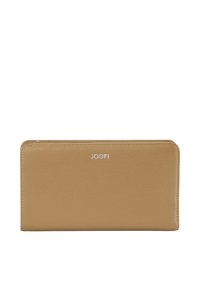 Tan lederen portemonnee met een gladde textuur, voorzien van een glanzend zilveren logo "JOOP!" dat aan de voorkant is geperst en een rits die langs de bovenrand loopt.
