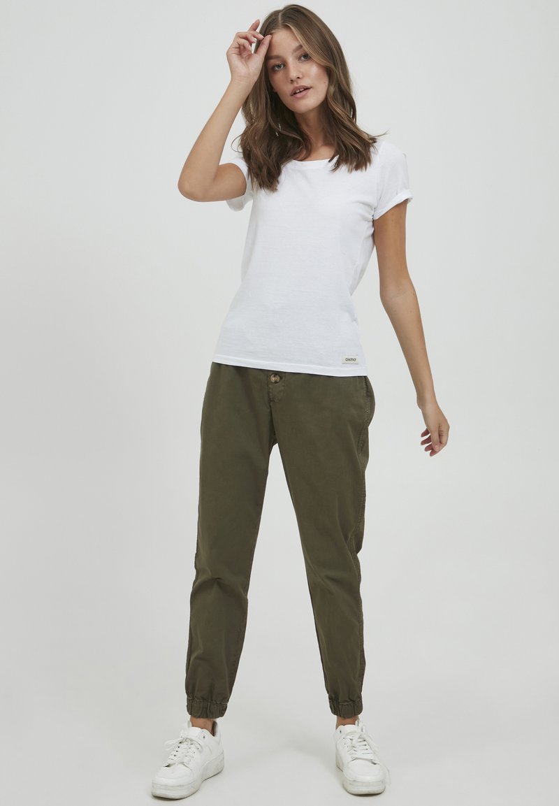 Oxmo OXCONZI REGULAR FIT - Stoffhose - ivy green
