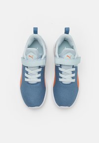 Puma FLYER RUNNER V PS - Cestná bežecká obuv - blue horizon/frosted dew/flame flicker