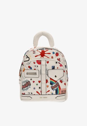 Zaino bianco con stampe grafiche colorate, tra cui cuori, occhi e arcobaleni. Dotato di due tasche frontali con cerniera e una maniglia superiore.