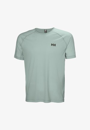 Svetle zelené sportovní tričko z materiálu, který odvádí vlhkost. Krátké rukávy, kulatý výstřih, s černým logem na levé straně hrudi. Měkká textura.