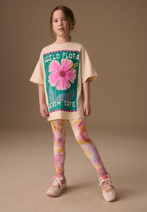 Next, REGULAR FIT - T-SHIRT AND LEGGINGS SET  . - Leggings - cream flower graphic
