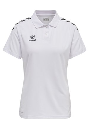 Witte polo gemaakt van ademende stof, met een kraag, drie knopen en een zwart Hummel-logo en chevronpatroon op de schouders.