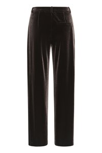 Černé sametové kalhoty se rovný střihem, s předním skladem, bočními kapsami a jednou zadní kapsou. Hladká textura a jemný lesk.