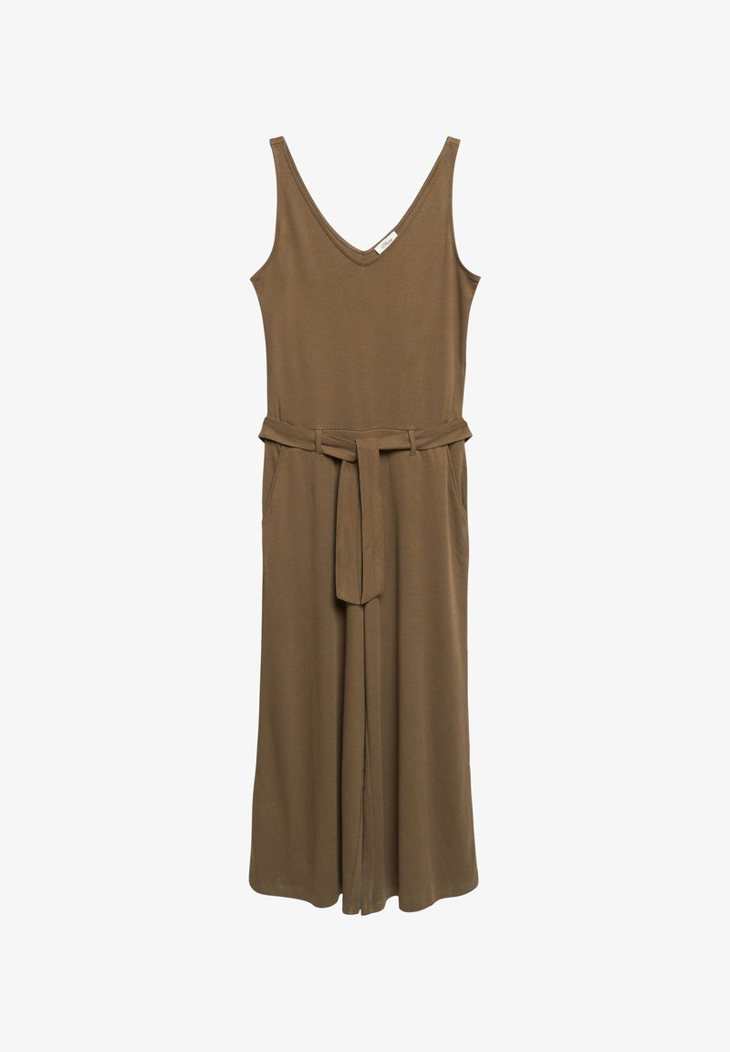 Combinaison marron sans manches avec col en V, jambes larges, poches latérales et ceinture en tissu assortie nouée à la taille.