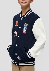 s.Oliver MIT PRINT- UND STICK-DETAILS - Bomberjacke - navy