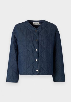 Giacca trapuntata blu scuro con scollo rotondo, maniche lunghe e bottoni a pressione sul davanti. Realizzata in tessuto denim con un motivo testurizzato.