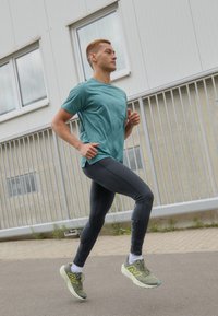 New Balance ESSENTIALS - T-skjorte til trening - new spruce