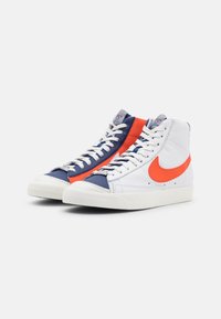 Nike Sportswear BLAZER MID '77 EMB - Sapatilhas de cano alto - white/orange/blue void/sail