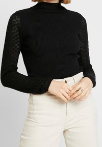 ONLY Stickad tröja - black