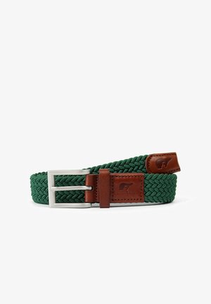Cintura in tessuto intrecciato verde con dettagli in pelle marrone e fibbia rettangolare argento, mostrata arrotolata su sfondo bianco.