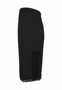 Jupe crayon noire en tissu extensible avec un panneau en dentelle transparente sur un côté et une bordure en dentelle au bas.