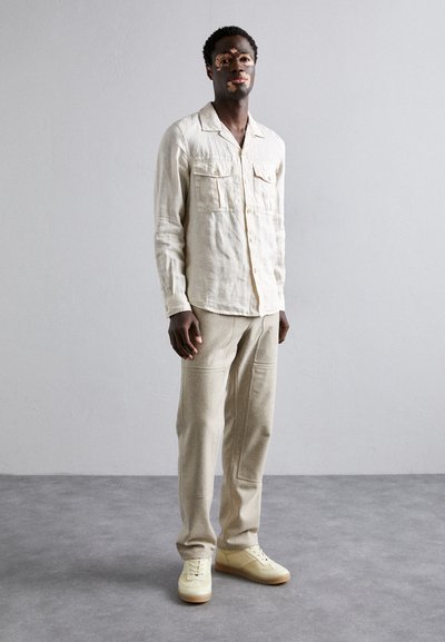 PS Paul Smith MENS L/S CASUAL FIT UTILITY - Marškiniai - browns