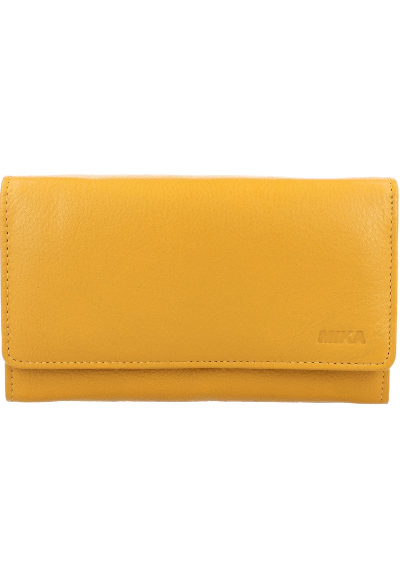 Cartera de cuero amarilla con una textura suave, diseño de solapa y logo de la marca en relieve. Forma compacta y rectangular.