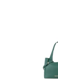 Sac à main en cuir vert au design structuré, avec une bandoulière réglable et un détail de logo doré. Texture lisse avec des accents minimalistes.
