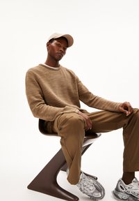 ARMEDANGELS TOLAA - Strickpullover - dried moss cinnamon dust
