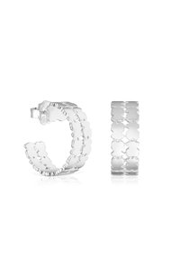 Boucles d'oreilles créoles en argent avec un motif de fleurs liées, présentant une finition polie et une forme courbée. La surface réfléchissante ajoute de l'éclat.