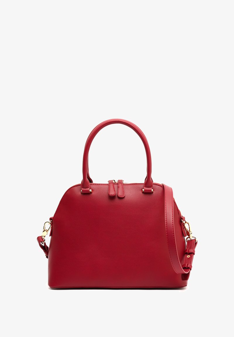 Borsa in pelle rossa con una forma strutturata e arrotondata. Presenta due manici corti, una tracolla regolabile e dettagli in metallo dorato.