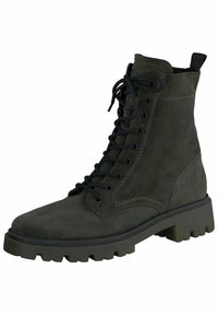 Dunkelgraue Wildleder-Ankle Boots mit schwarzen Schnürsenkeln, robustem Profil und Ziehschlaufe; mit kontrastierenden Nähten und einem runden Zehenbereich.